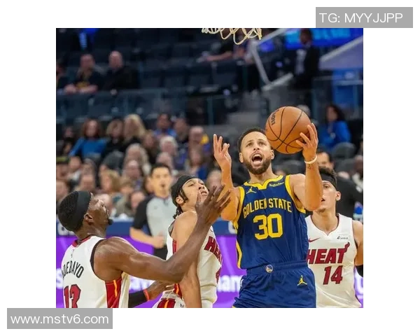 勇士与热火激战回顾2月28日NBA常规赛精彩瞬间录像分析